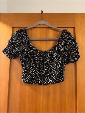 Leith (Nordstrom) Black & White Puff Sleeve Crop Top
